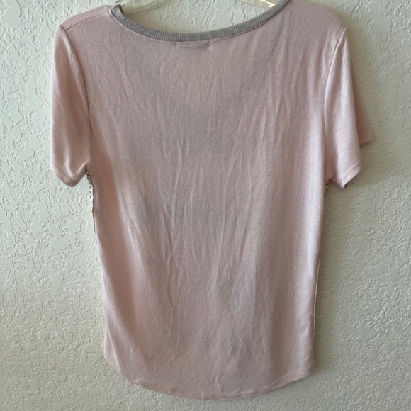 Lovely Made in Italy V-Neck Short Sleeve Low High Hem Pink with Silver Bling Top - Picture 3 of 10